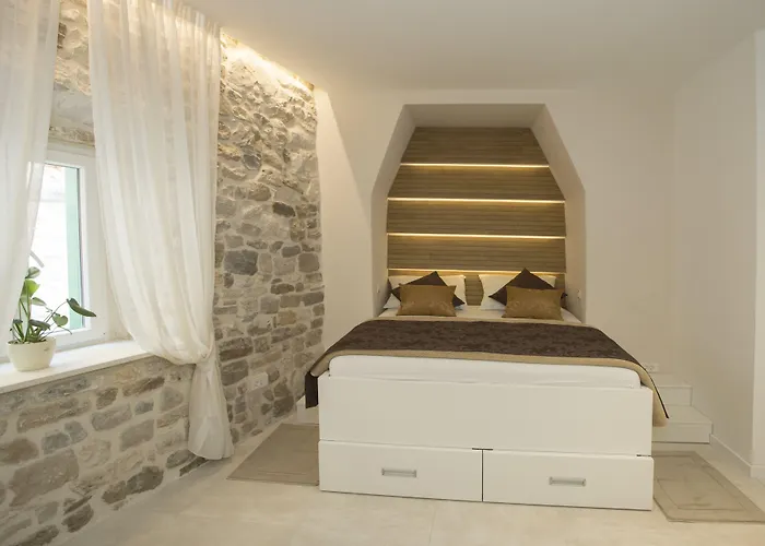 Situs Apartment Split