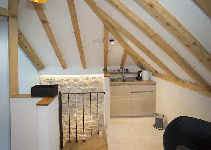 Apartment Situs Split