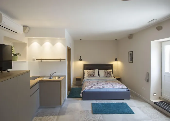 Situs Apartment Split