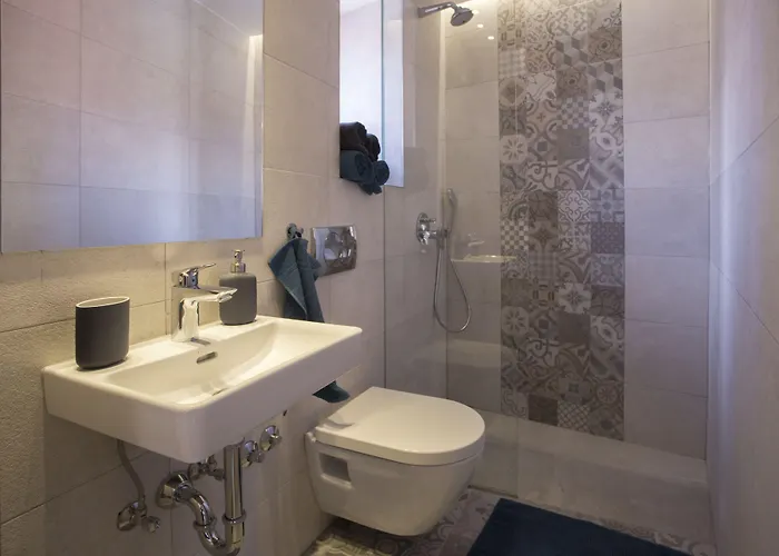 Situs Apartment Split