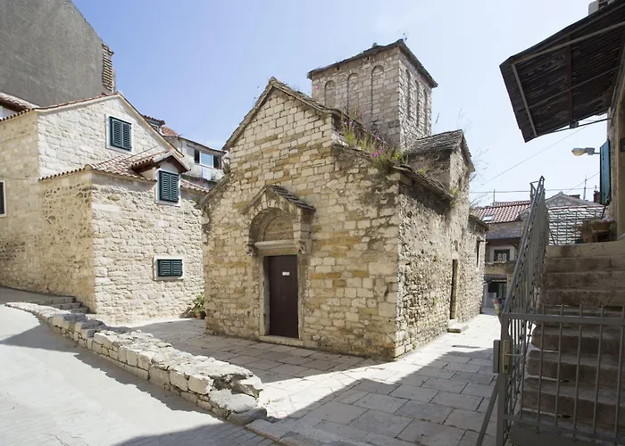 Situs Apartment Split