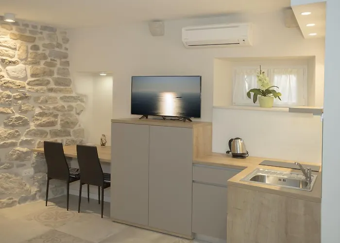 Apartment Situs Split