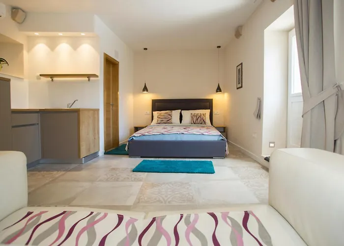 Apartment Situs Split